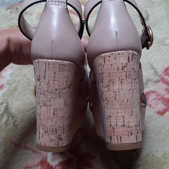 COACH beige platform sandals - Picture 5 of 9